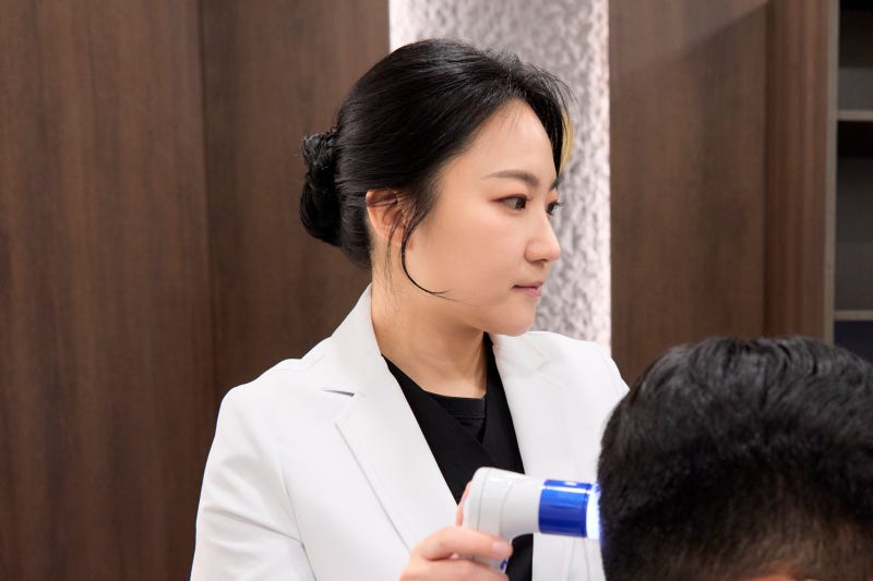 정수리 탈모병원 원장이 "이식만 믿지 마세요"라고 말하는 이유