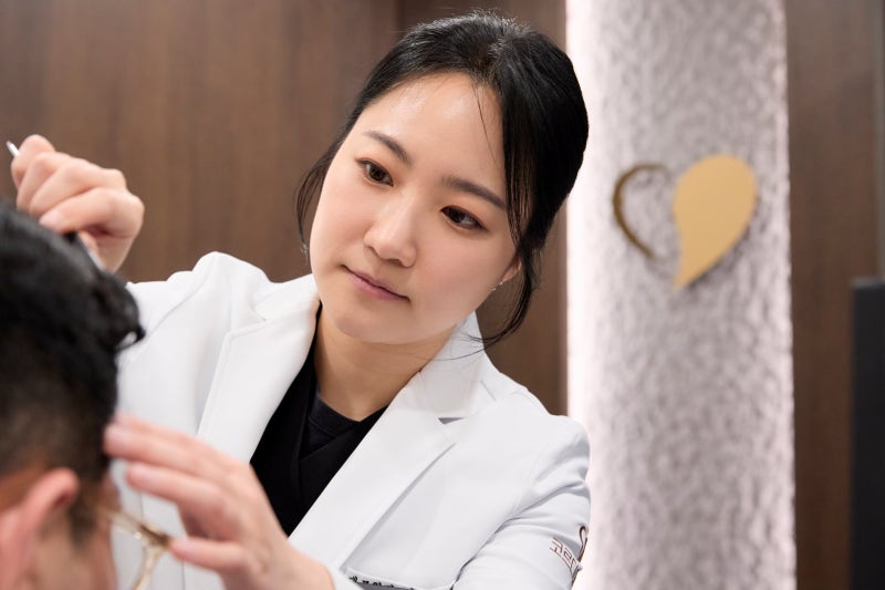 정수리 탈모병원 원장이 "이식만 믿지 마세요"라고 말하는 이유 사진 6