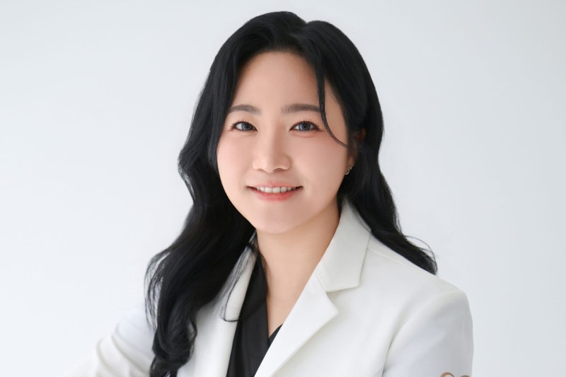 강남구청역 탈모병원, 출산 후 6개월이 지났는데도 모발이 계속 빠진다면 (코르디아의원)